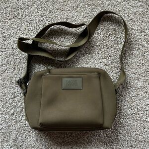 MICAH NEOPRENE CROSSBODY dark moss green